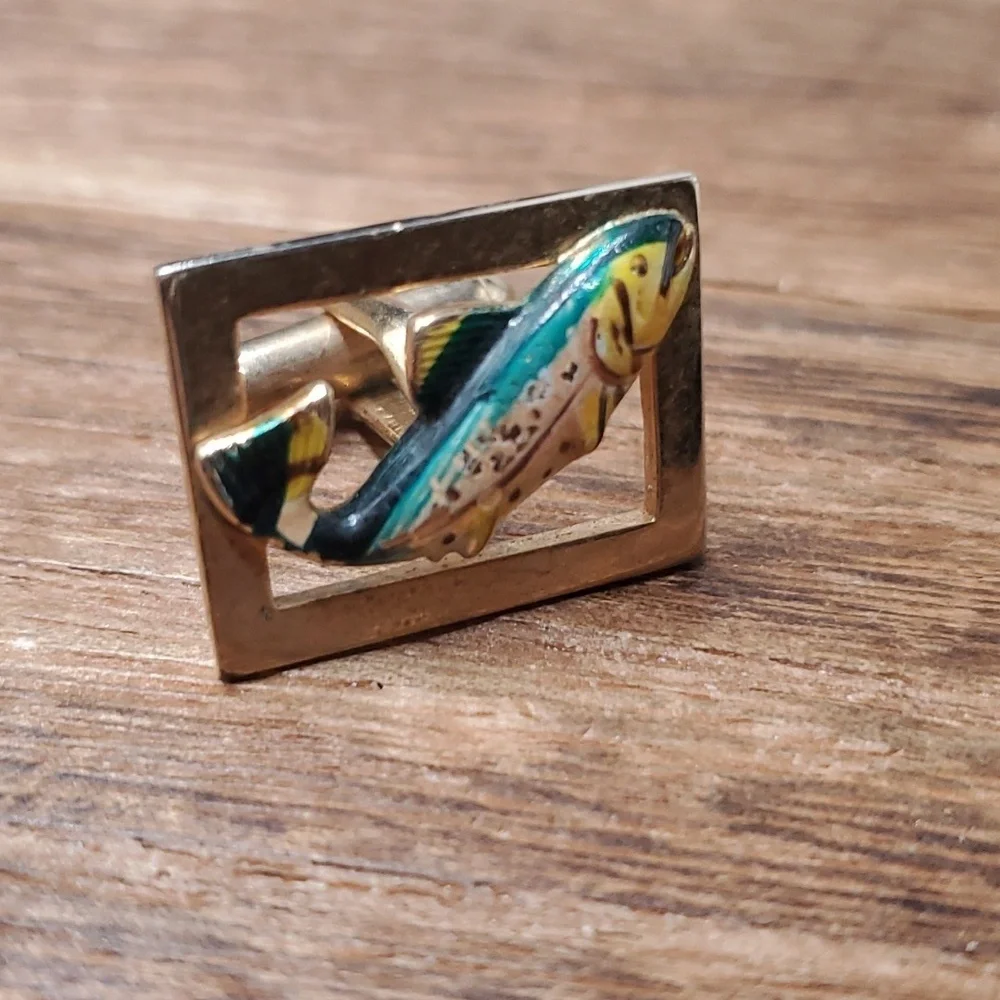 Collectible bass cufflink‎